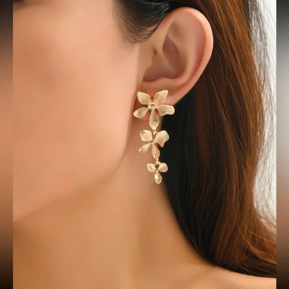 Elegant Gold Floral Drop Earrings